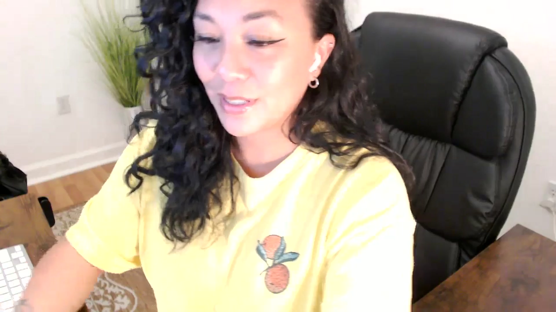 Gallery image thumbnail from MickaylaStar's myfreecams stream on, 06/02/2025, 19:12 image 2 of 20