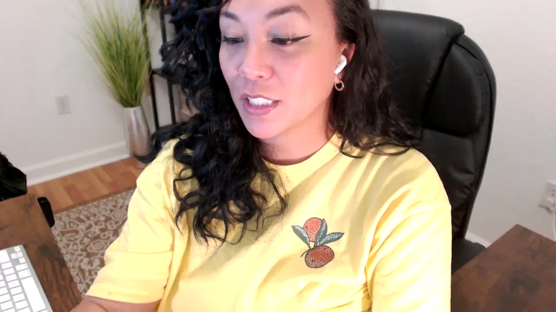 Gallery image thumbnail from MickaylaStar's myfreecams stream on, 06/02/2025, 19:12 image 4 of 20