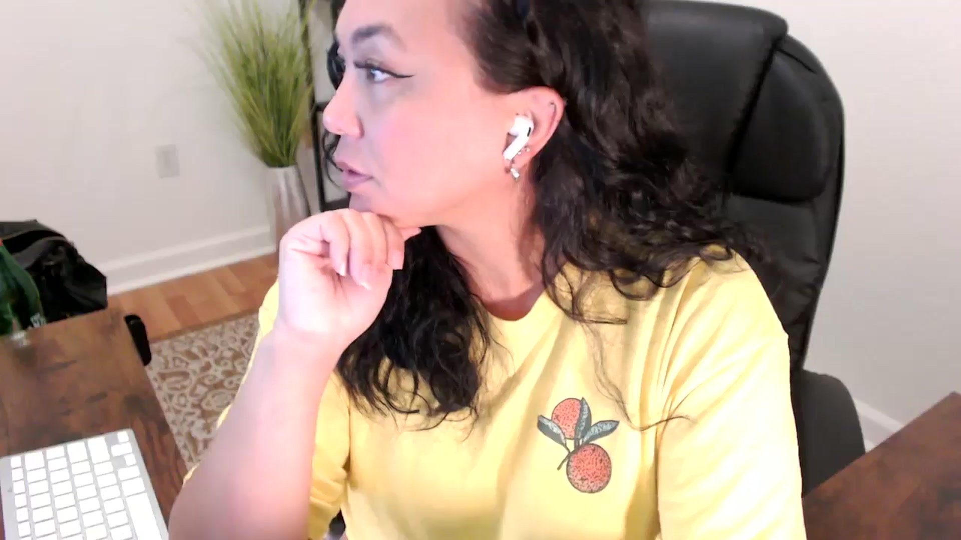 Gallery image thumbnail from MickaylaStar's myfreecams stream on, 06/02/2025, 19:49 image 12 of 20