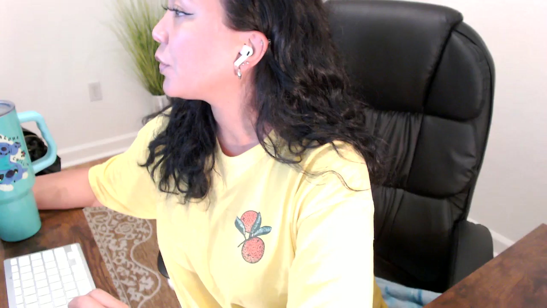 Gallery image thumbnail from MickaylaStar's myfreecams stream on, 06/02/2025, 19:49 image 5 of 20