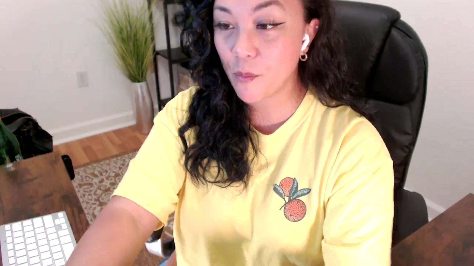 Gallery image thumbnail from MickaylaStar's myfreecams stream on, 06/02/2025, 19:49 image 14 of 20