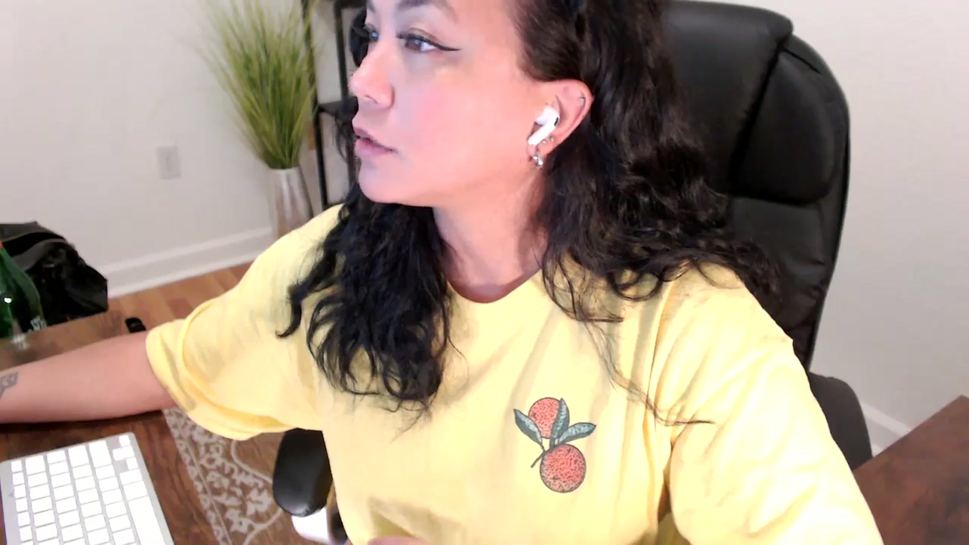 Gallery image thumbnail from MickaylaStar's myfreecams stream on, 06/02/2025, 19:49 image 10 of 20