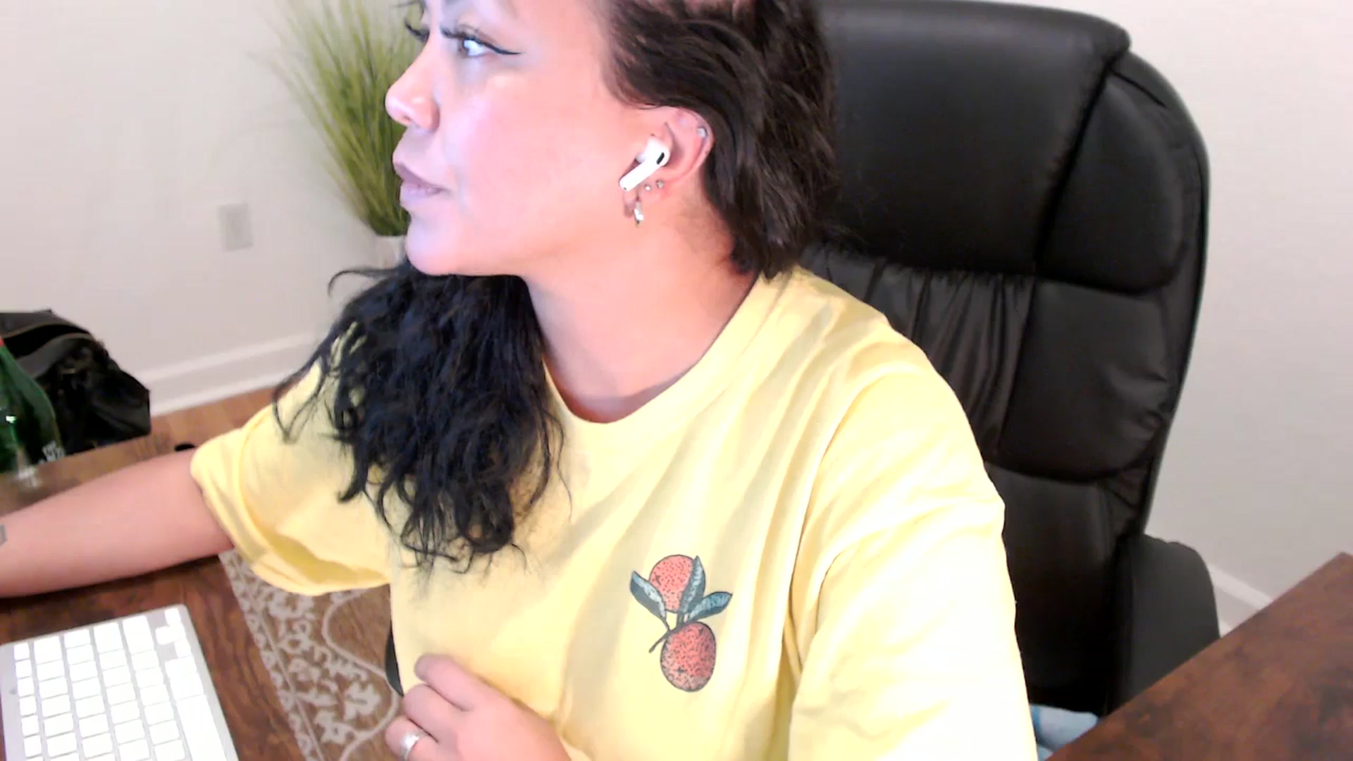 Gallery image thumbnail from MickaylaStar's myfreecams stream on, 06/02/2025, 19:49 image 20 of 20