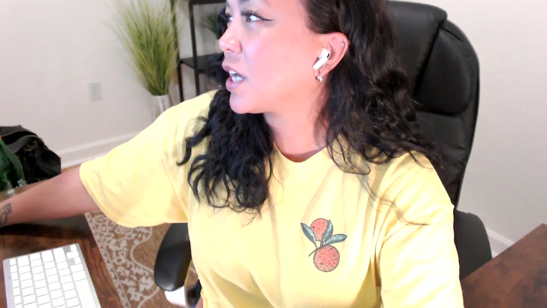 Gallery image thumbnail from MickaylaStar's myfreecams stream on, 06/02/2025, 19:49 image 8 of 20