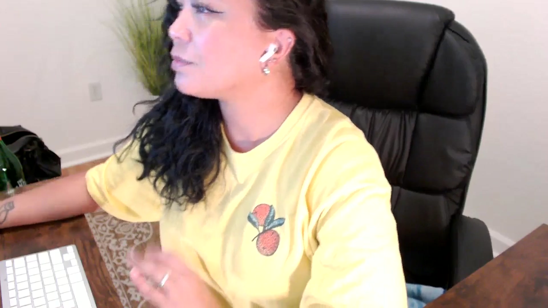 Gallery image thumbnail from MickaylaStar's myfreecams stream on, 06/02/2025, 19:49 image 18 of 20