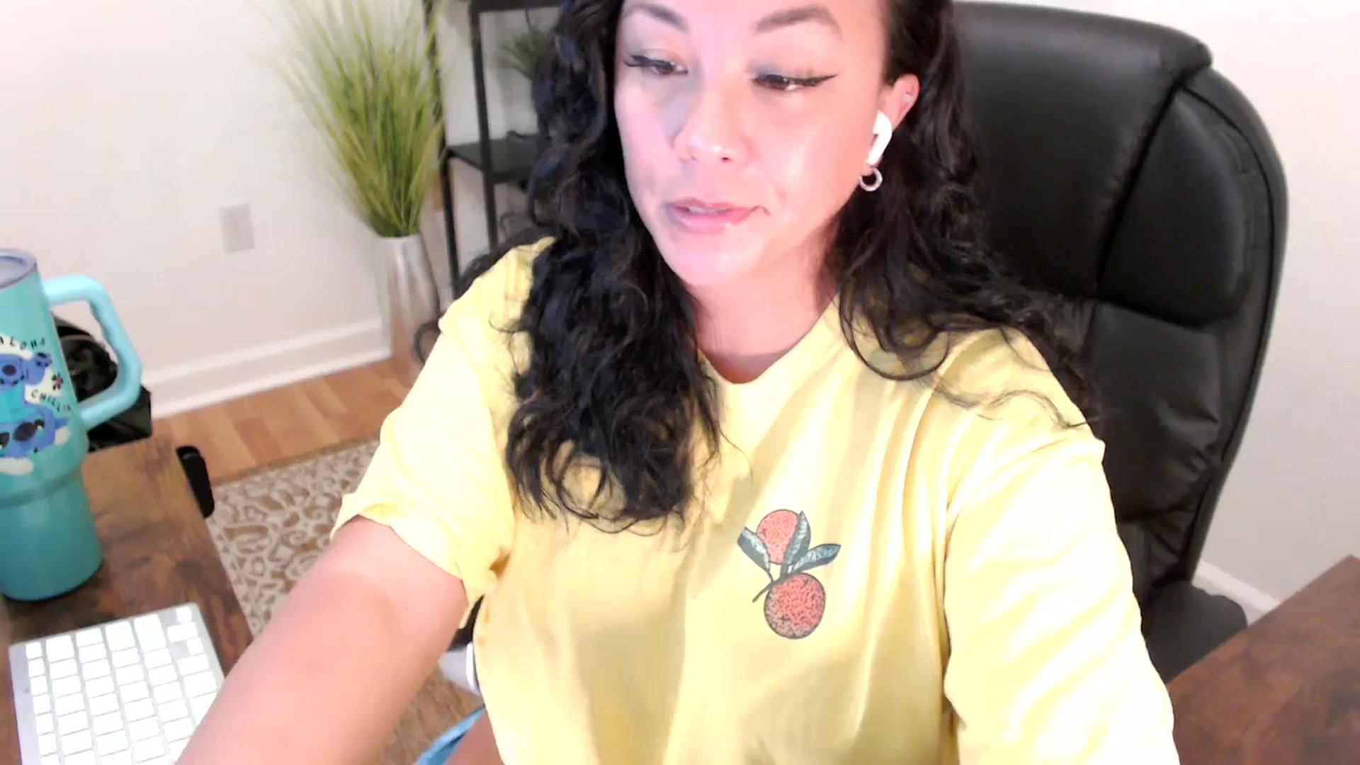 Gallery image thumbnail from MickaylaStar's myfreecams stream on, 06/02/2025, 19:49 image 6 of 20