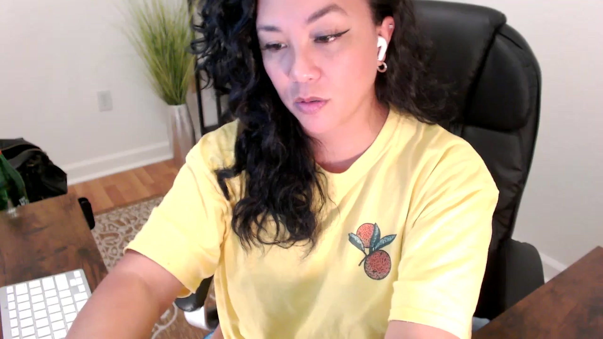 Gallery image thumbnail from MickaylaStar's myfreecams stream on, 06/02/2025, 19:49 image 13 of 20