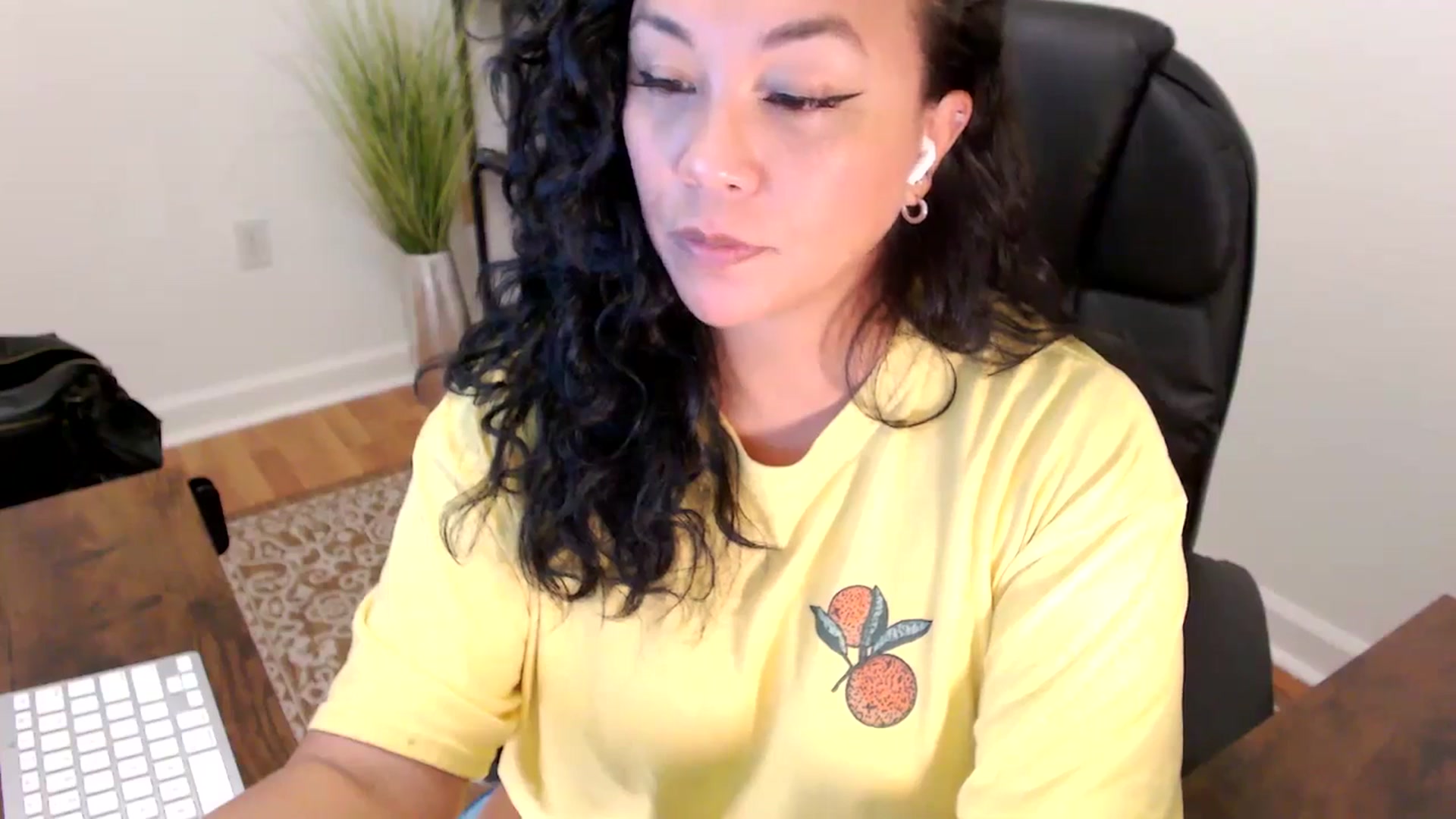 Gallery image thumbnail from MickaylaStar's myfreecams stream on, 06/02/2025, 20:28 image 5 of 20