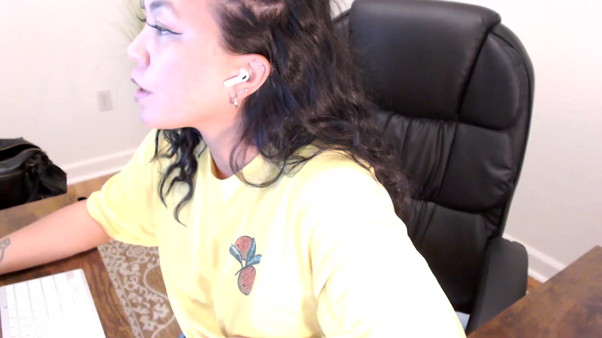 Gallery image thumbnail from MickaylaStar's myfreecams stream on, 06/02/2025, 20:28 image 1 of 20