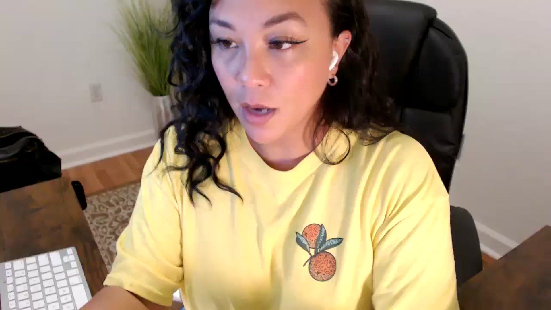 Gallery image thumbnail from MickaylaStar's myfreecams stream on, 06/02/2025, 20:28 image 2 of 20