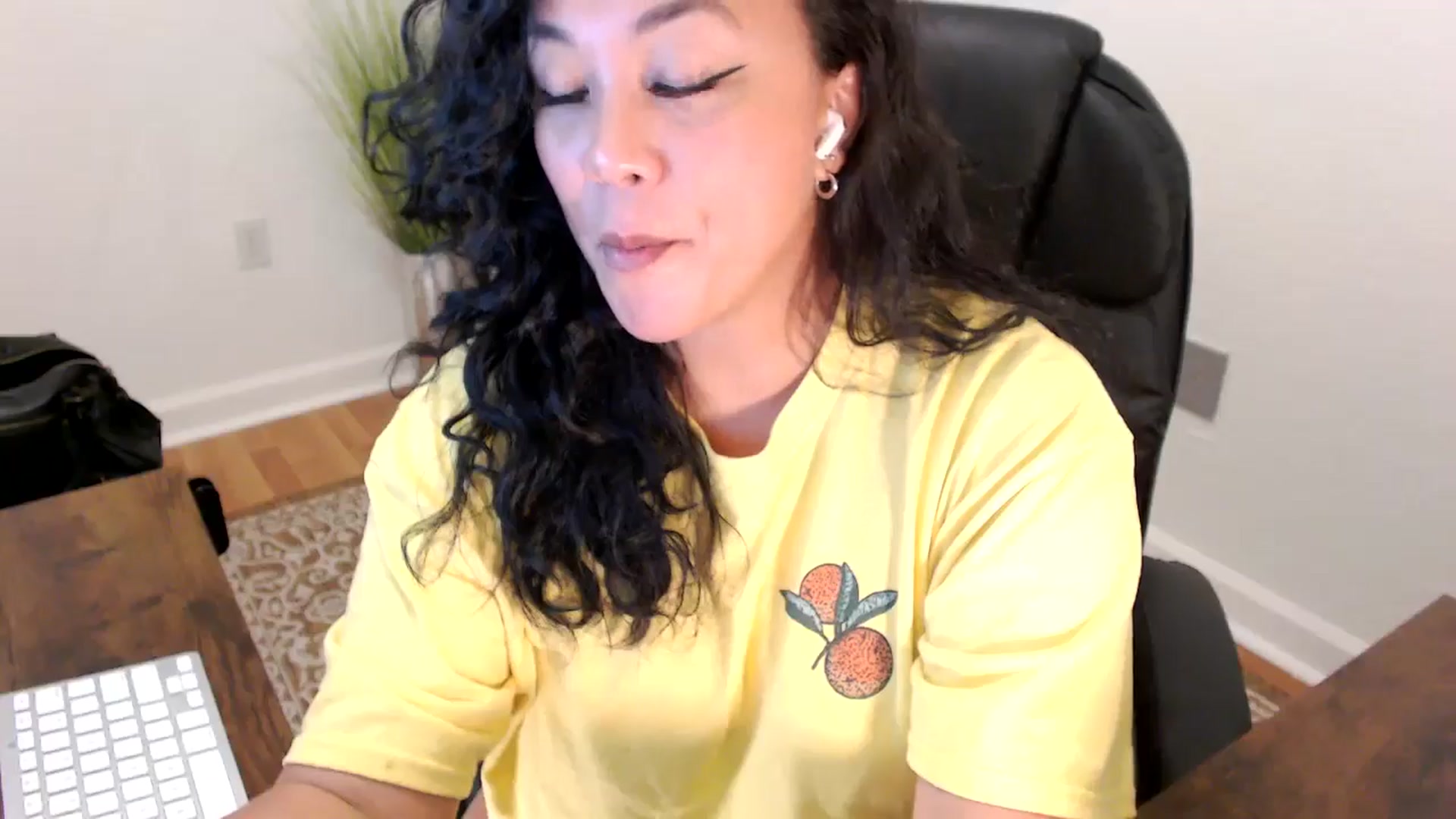 Gallery image thumbnail from MickaylaStar's myfreecams stream on, 06/02/2025, 20:28 image 11 of 20