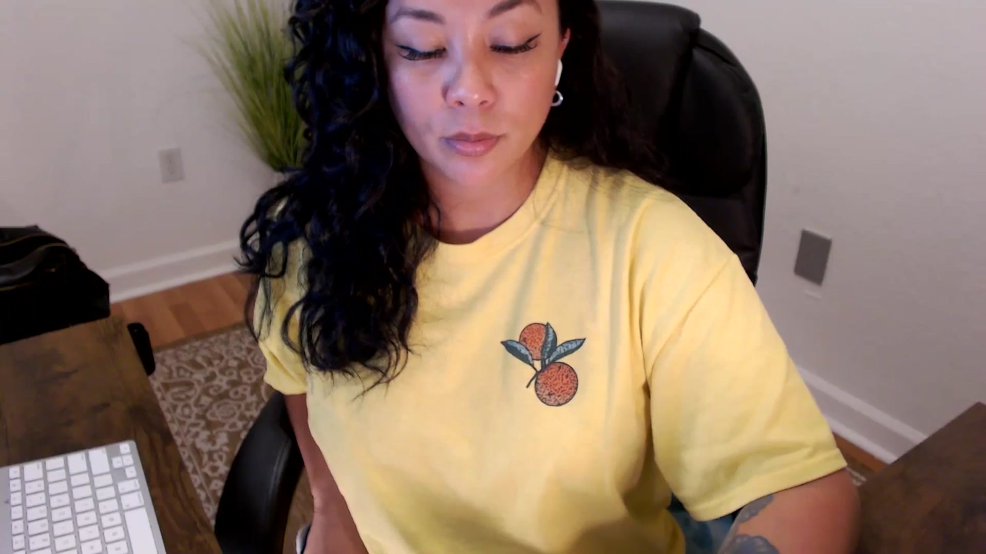 Gallery image thumbnail from MickaylaStar's myfreecams stream on, 06/02/2025, 20:28 image 18 of 20