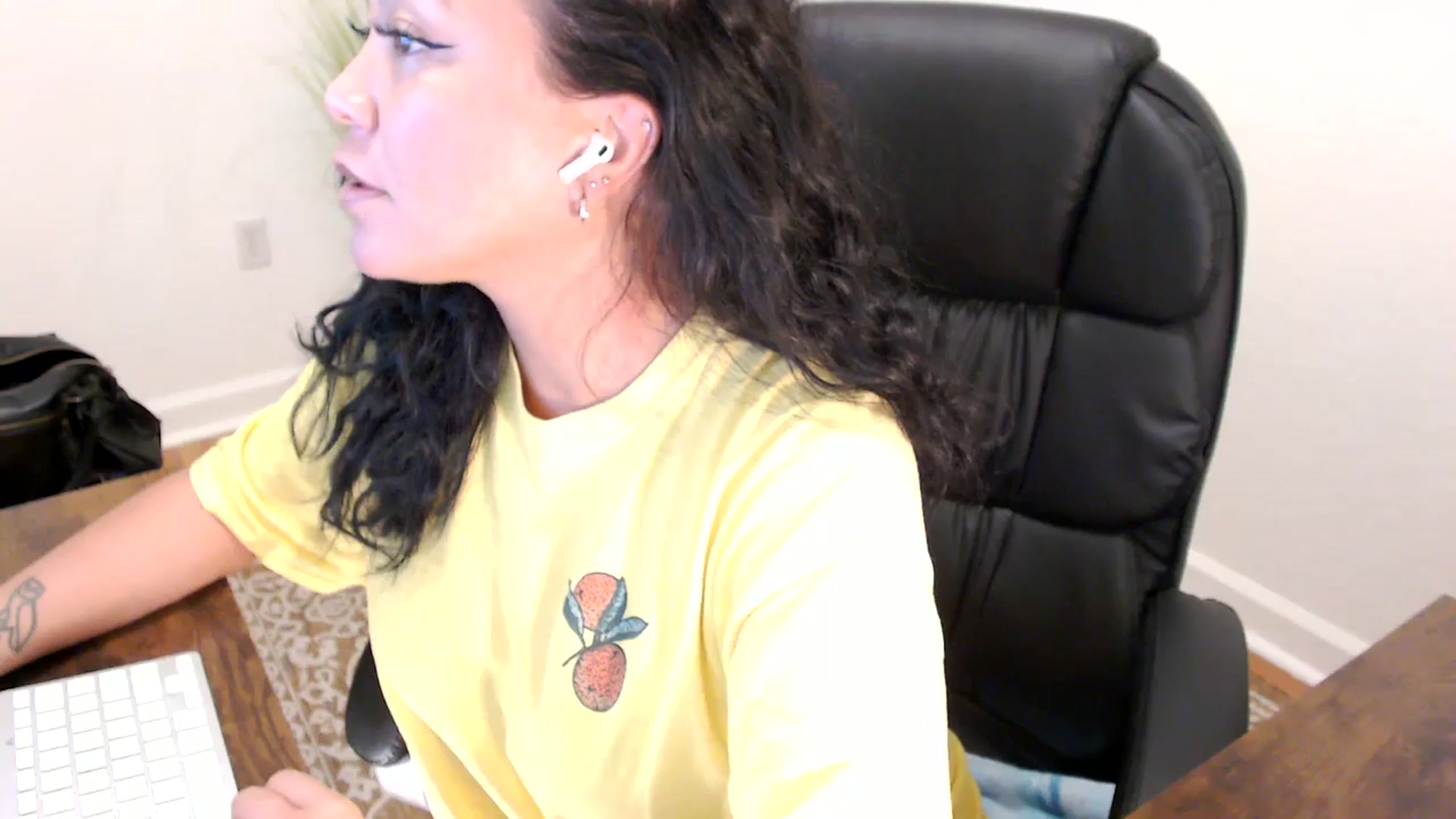 Gallery image thumbnail from MickaylaStar's myfreecams stream on, 06/02/2025, 20:28 image 16 of 20