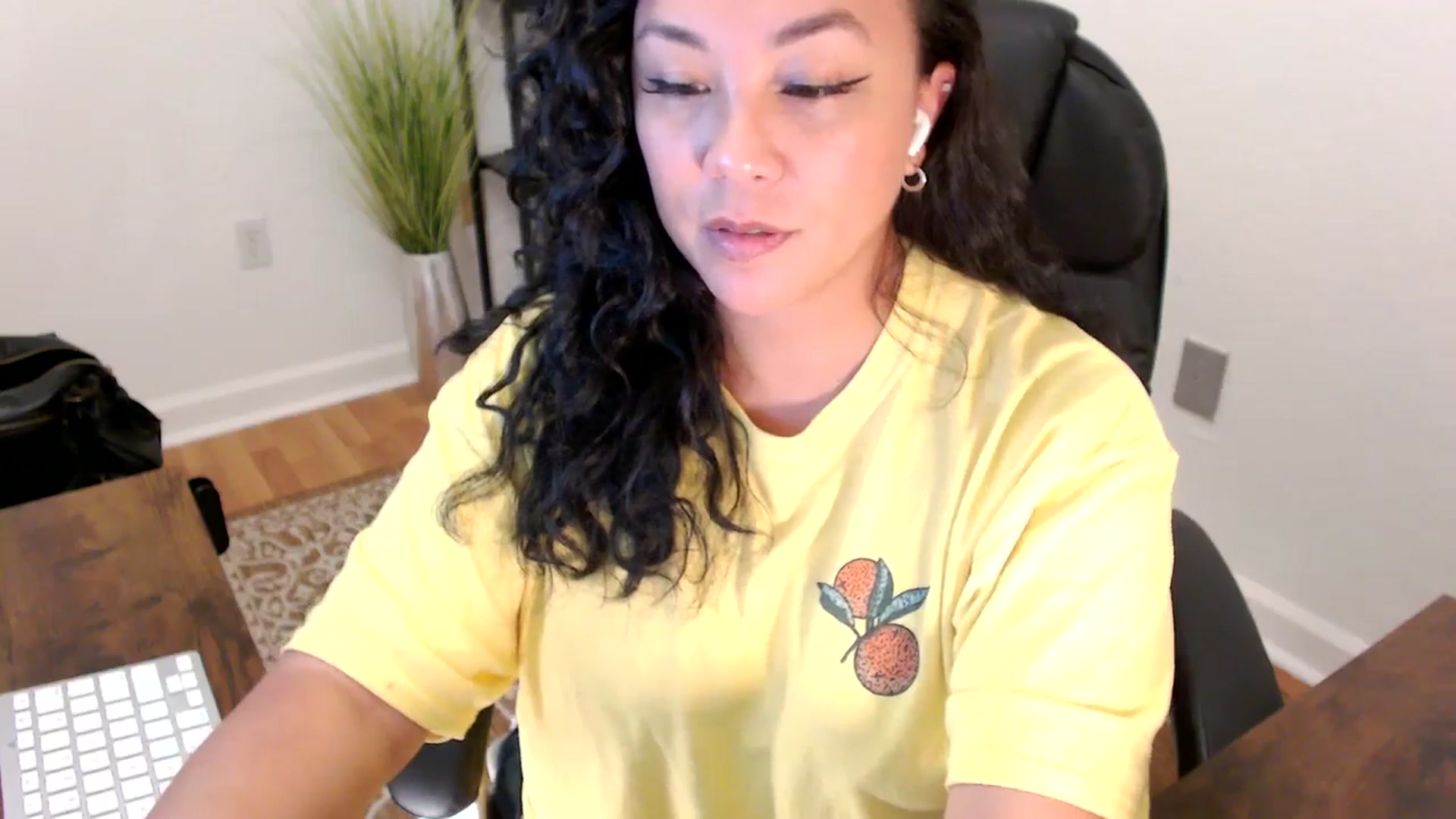 Gallery image thumbnail from MickaylaStar's myfreecams stream on, 06/02/2025, 20:28 image 9 of 20
