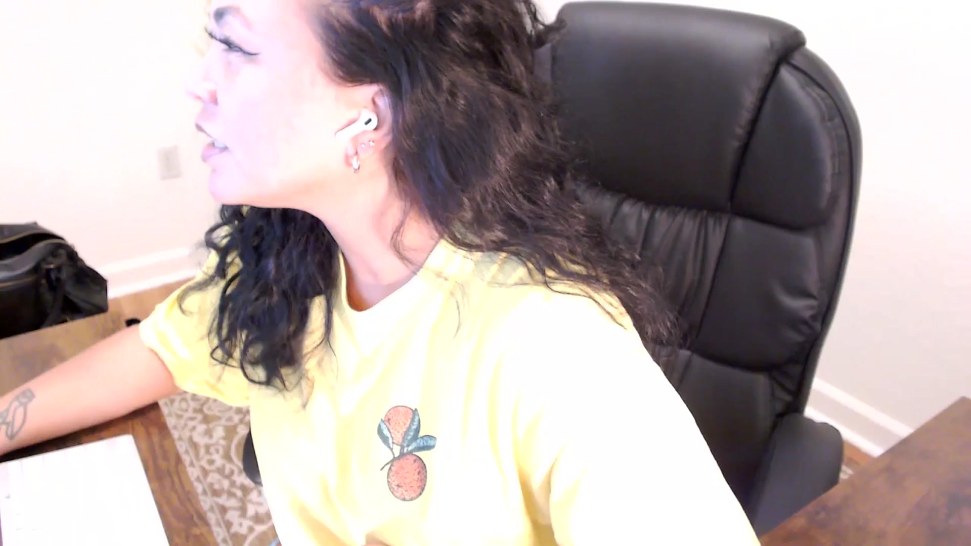 Gallery image thumbnail from MickaylaStar's myfreecams stream on, 06/02/2025, 20:28 image 10 of 20