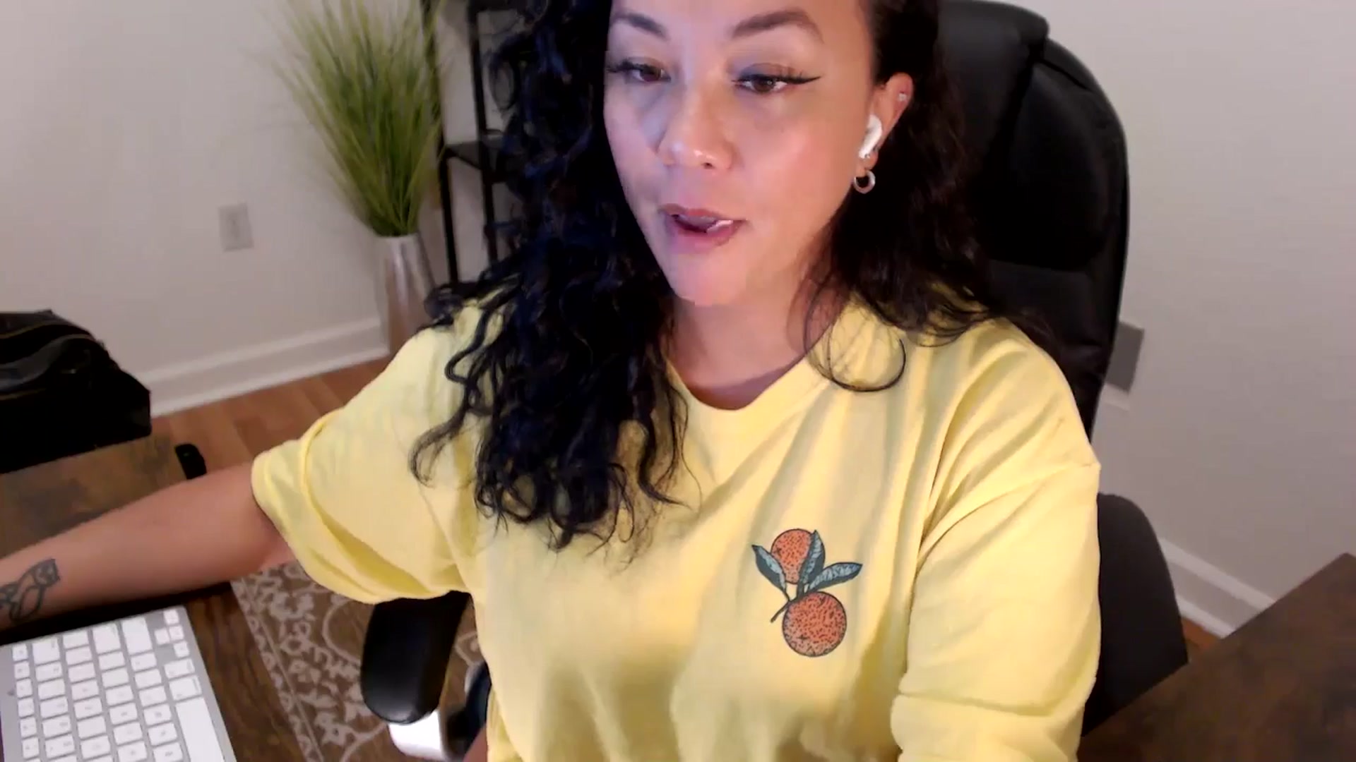 Gallery image thumbnail from MickaylaStar's myfreecams stream on, 06/02/2025, 20:28 image 8 of 20