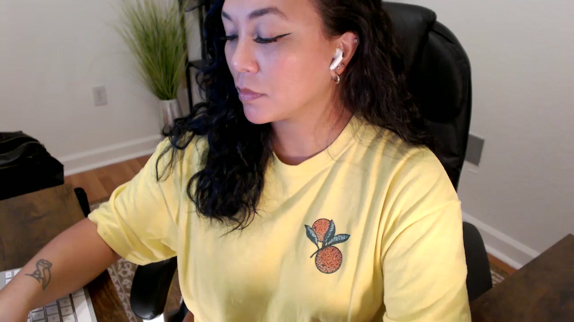 Gallery image thumbnail from MickaylaStar's myfreecams stream on, 06/02/2025, 20:28 image 20 of 20