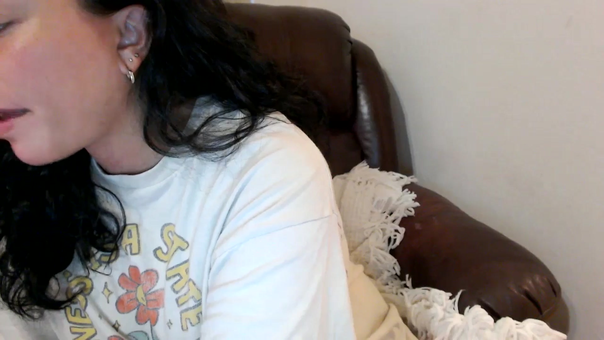 Gallery image thumbnail from MickaylaStar's myfreecams stream on, 06/03/2025, 24:03 image 7 of 20