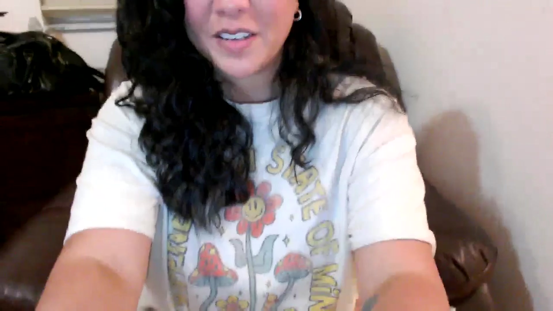 Gallery image thumbnail from MickaylaStar's myfreecams stream on, 06/03/2025, 01:39 image 17 of 20