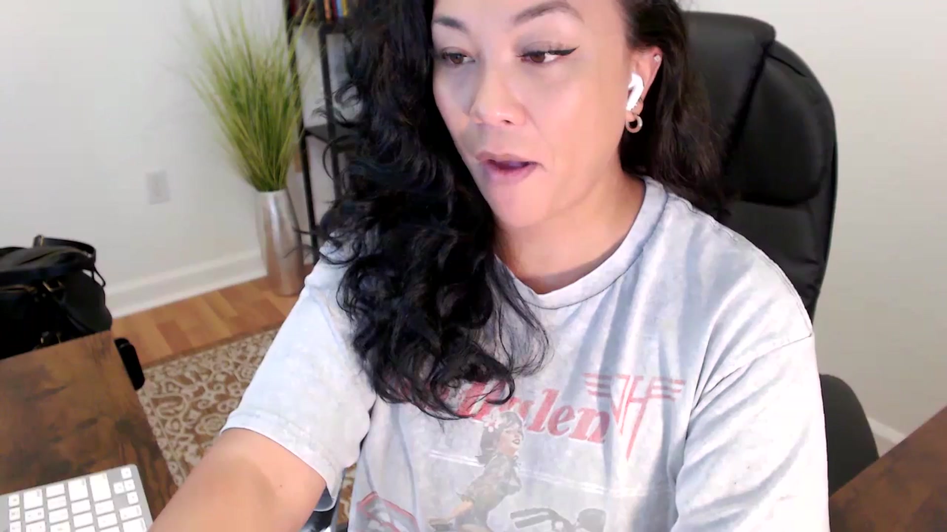 Gallery image thumbnail from MickaylaStar's myfreecams stream on, 06/03/2025, 17:39 image 5 of 20