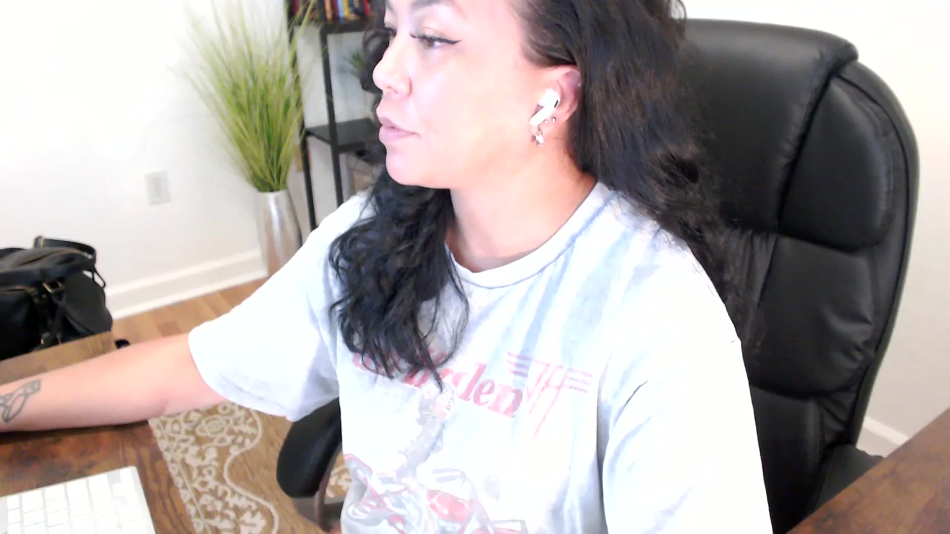 Gallery image thumbnail from MickaylaStar's myfreecams stream on, 06/03/2025, 17:39 image 18 of 20