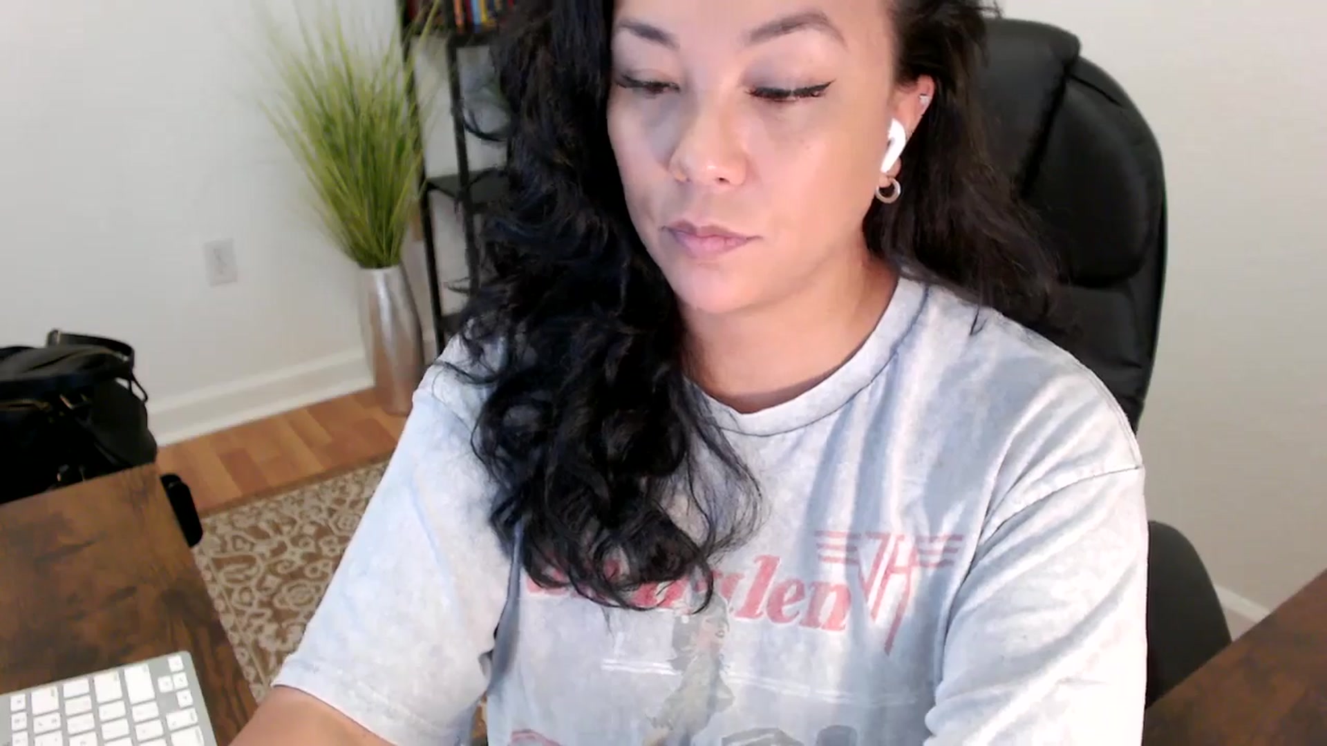 Gallery image thumbnail from MickaylaStar's myfreecams stream on, 06/03/2025, 17:39 image 11 of 20