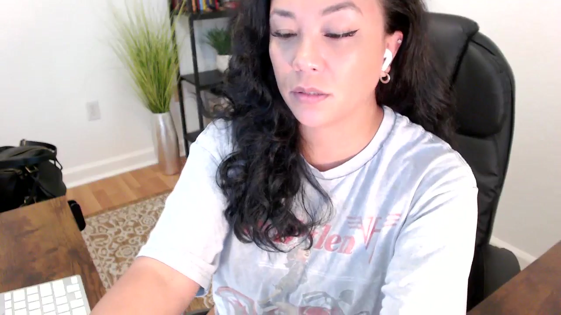 Gallery image thumbnail from MickaylaStar's myfreecams stream on, 06/03/2025, 17:39 image 17 of 20