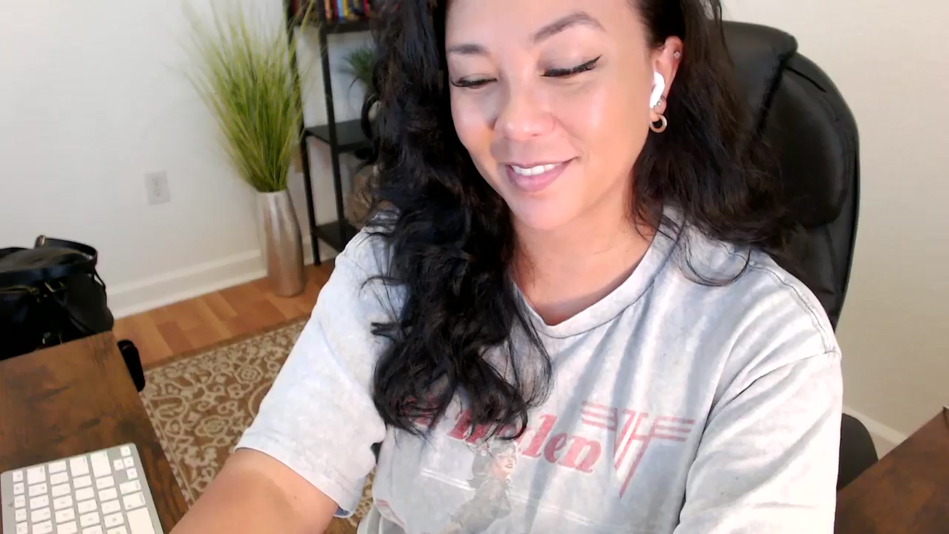 Gallery image thumbnail from MickaylaStar's myfreecams stream on, 06/03/2025, 19:38 image 10 of 20