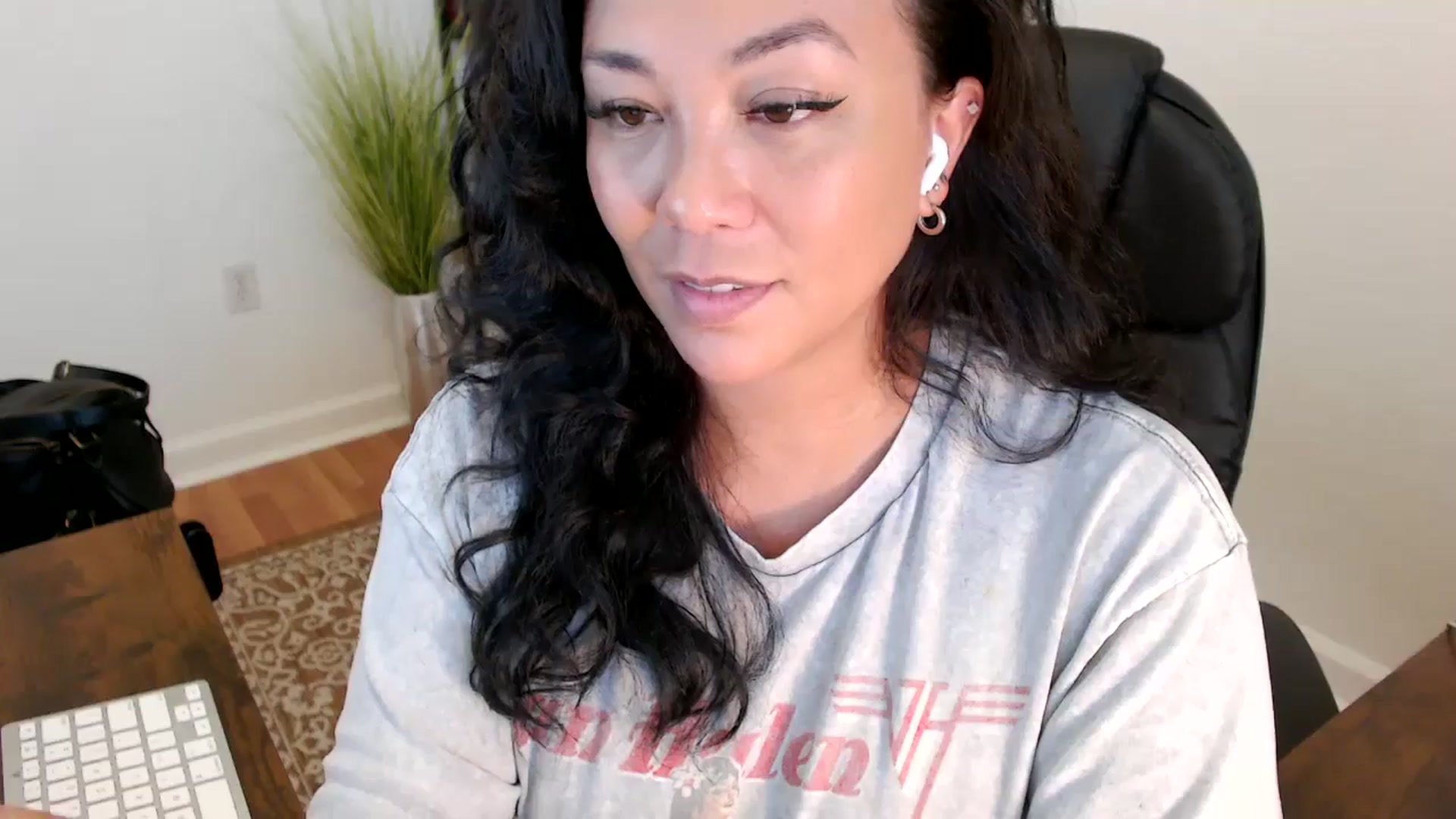 Gallery image thumbnail from MickaylaStar's myfreecams stream on, 06/03/2025, 19:38 image 11 of 20