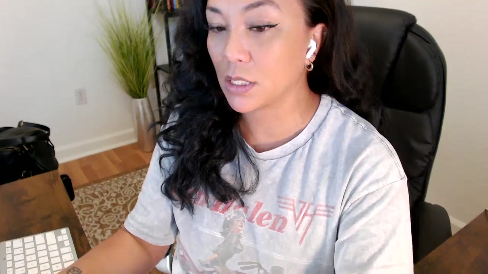 Gallery image thumbnail from MickaylaStar's myfreecams stream on, 06/03/2025, 20:09 image 2 of 20