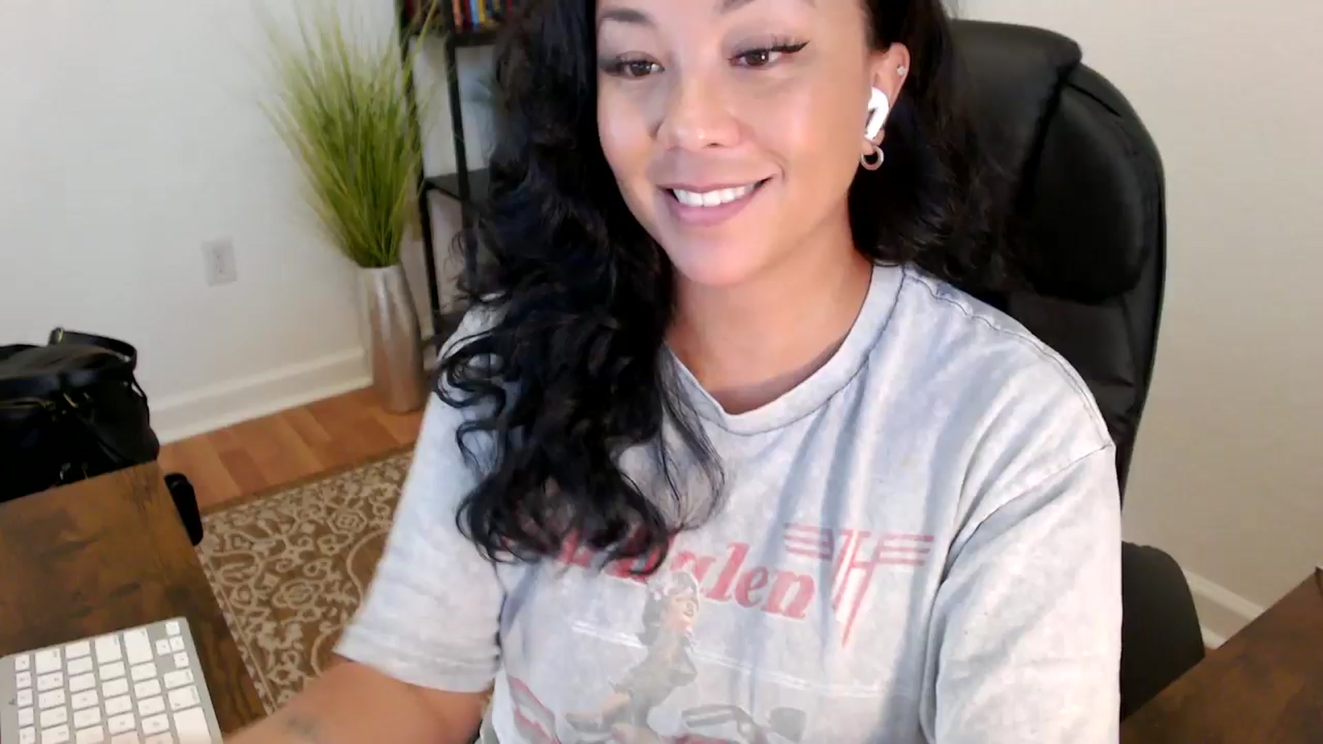 Gallery image thumbnail from MickaylaStar's myfreecams stream on, 06/03/2025, 20:09 image 7 of 20