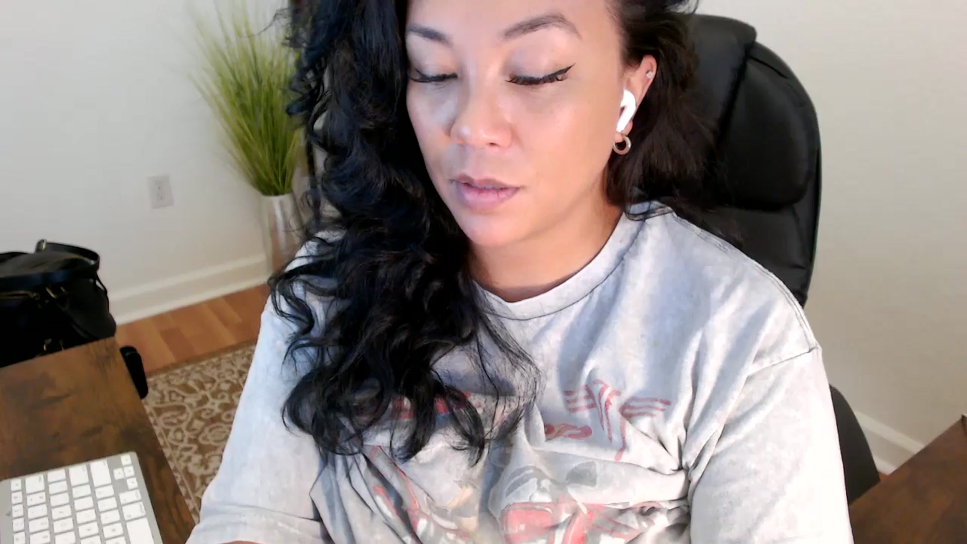 Gallery image thumbnail from MickaylaStar's myfreecams stream on, 06/03/2025, 20:09 image 12 of 20