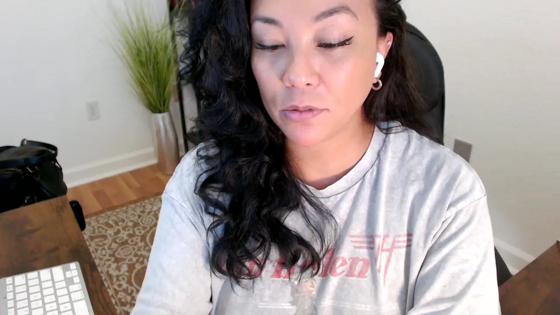 Gallery image thumbnail from MickaylaStar's myfreecams stream on, 06/03/2025, 20:09 image 18 of 20