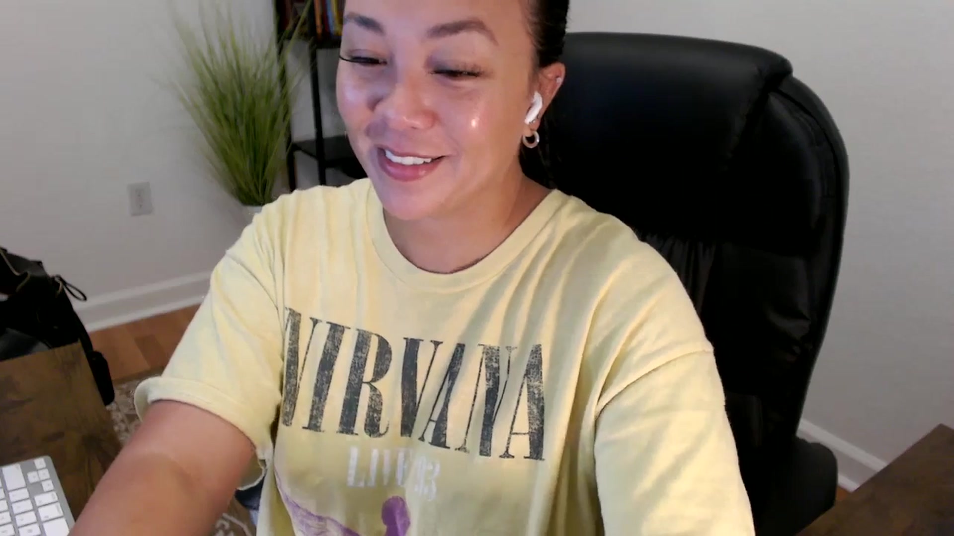 Gallery image thumbnail from MickaylaStar's myfreecams stream on, 06/04/2025, 15:30 image 3 of 20