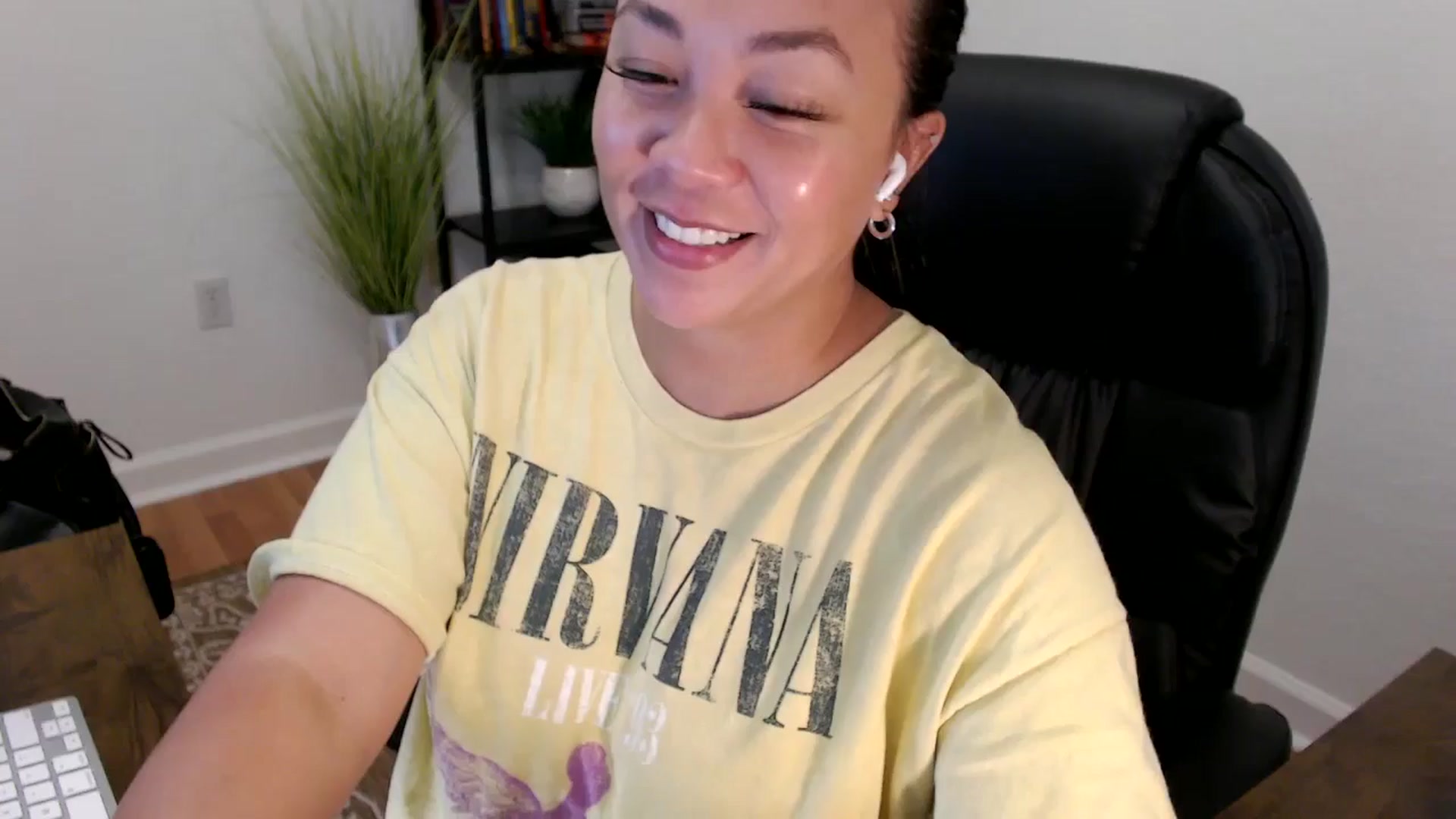 Gallery image thumbnail from MickaylaStar's myfreecams stream on, 06/04/2025, 15:30 image 5 of 20