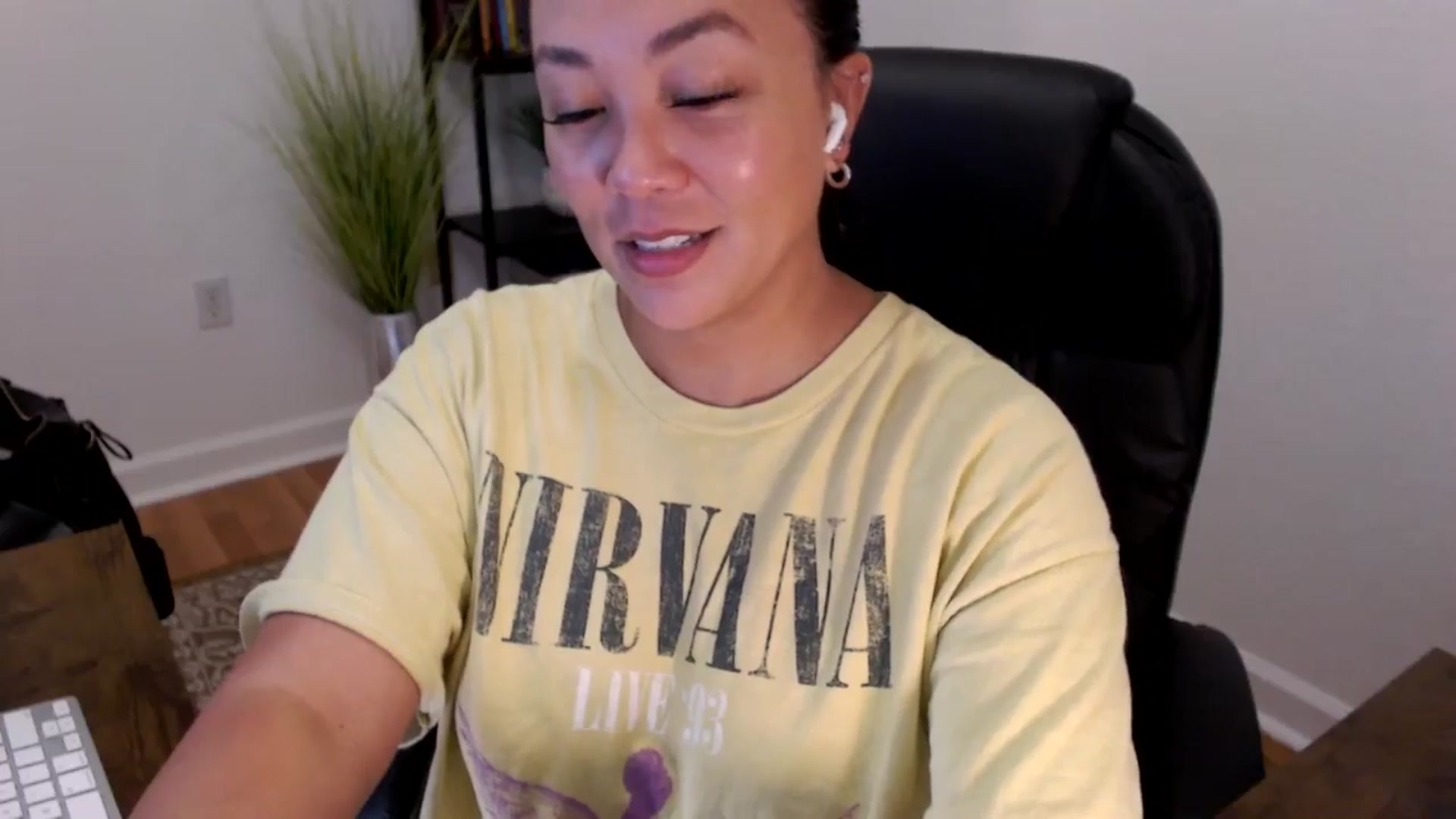 Gallery image thumbnail from MickaylaStar's myfreecams stream on, 06/04/2025, 15:30 image 6 of 20