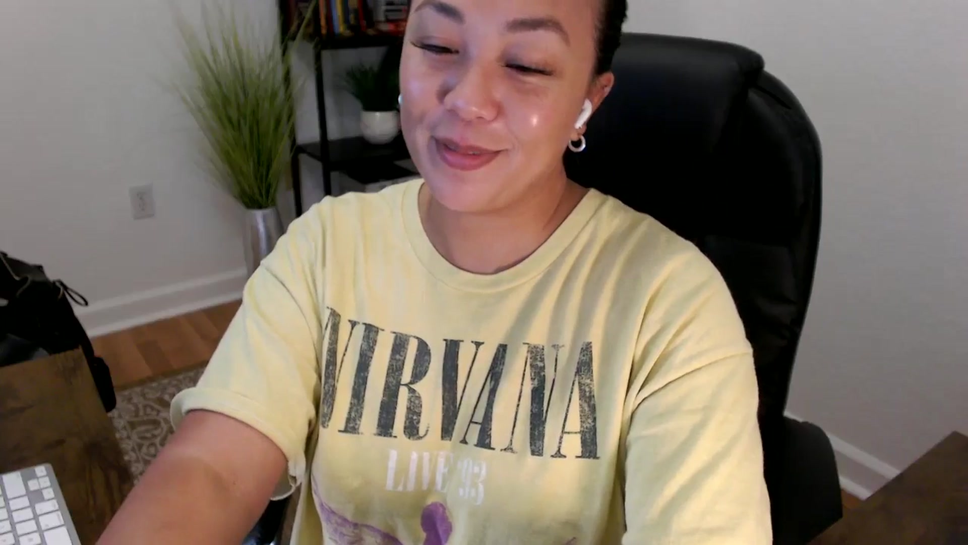 Gallery image thumbnail from MickaylaStar's myfreecams stream on, 06/04/2025, 15:30 image 7 of 20