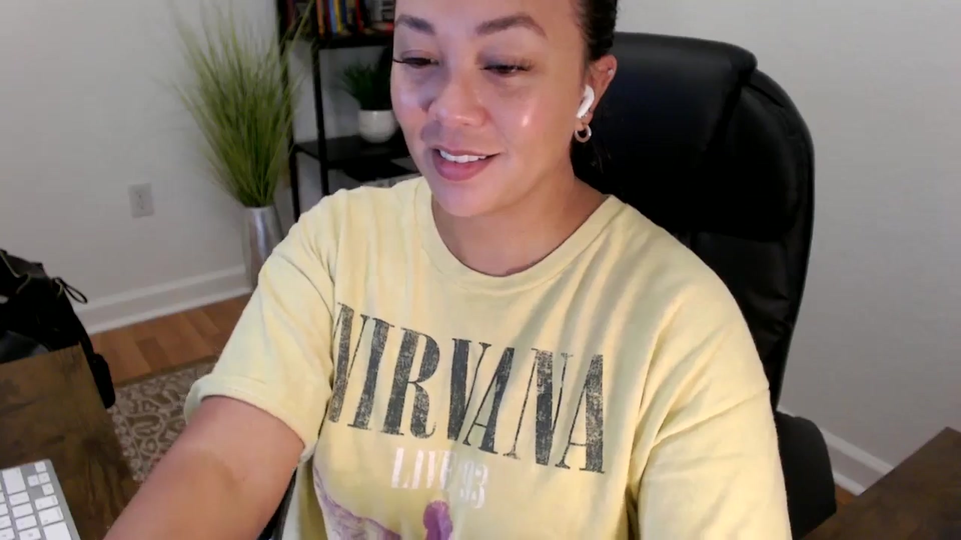 Gallery image thumbnail from MickaylaStar's myfreecams stream on, 06/04/2025, 15:30 image 11 of 20