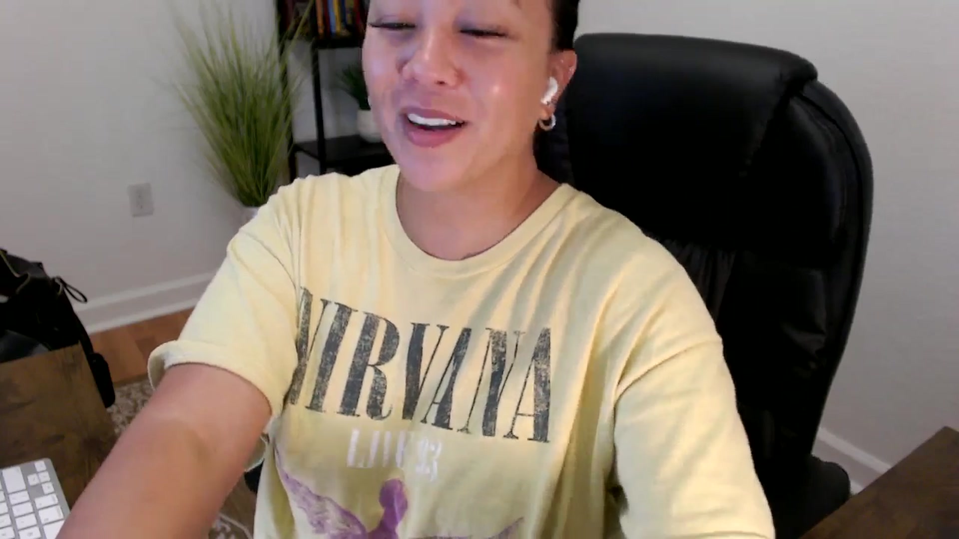 Gallery image thumbnail from MickaylaStar's myfreecams stream on, 06/04/2025, 15:30 image 2 of 20