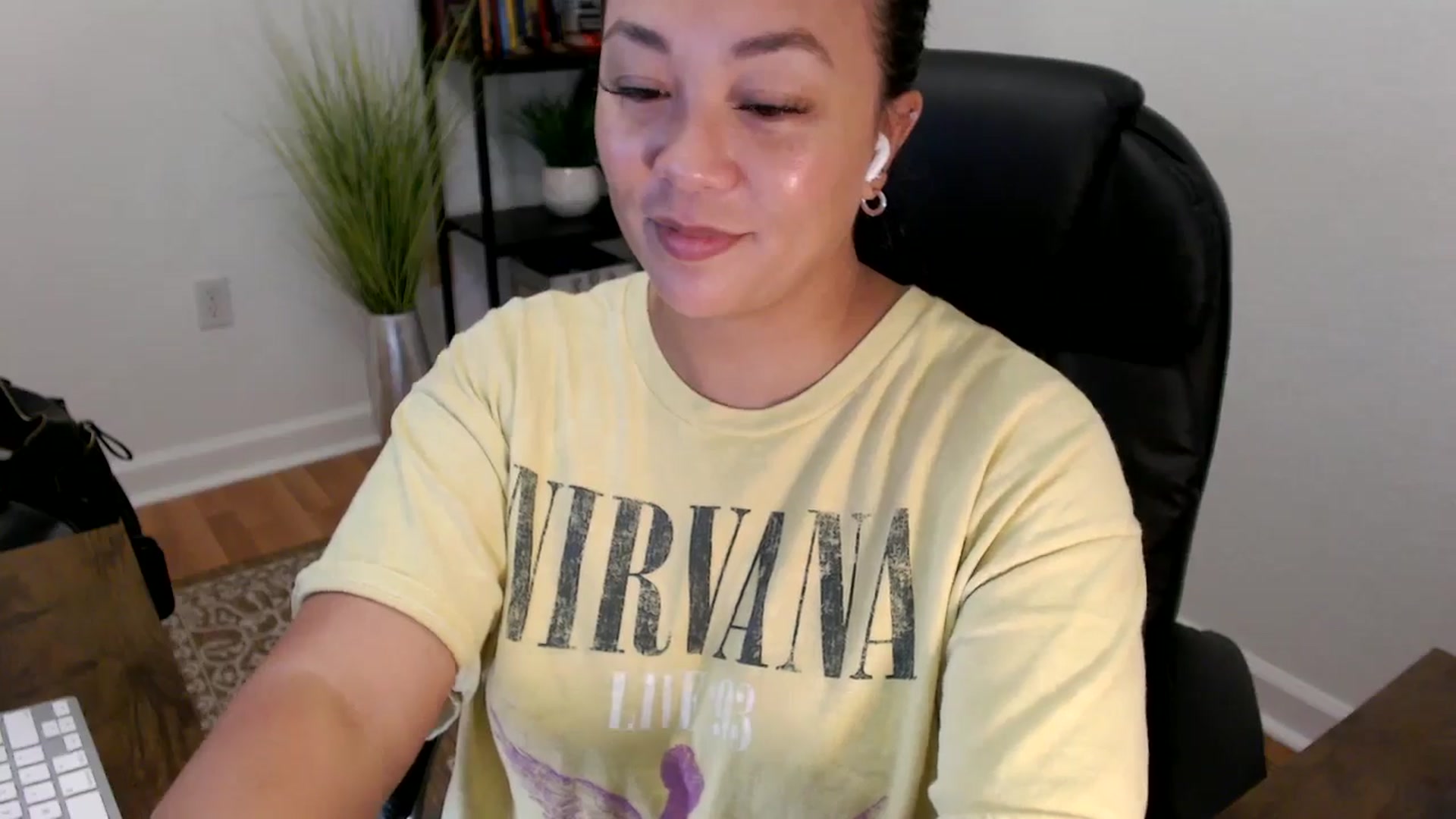 Gallery image thumbnail from MickaylaStar's myfreecams stream on, 06/04/2025, 15:30 image 13 of 20