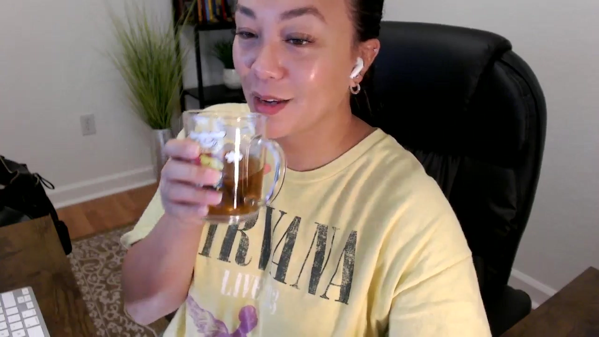 Gallery image thumbnail from MickaylaStar's myfreecams stream on, 06/04/2025, 15:30 image 4 of 20