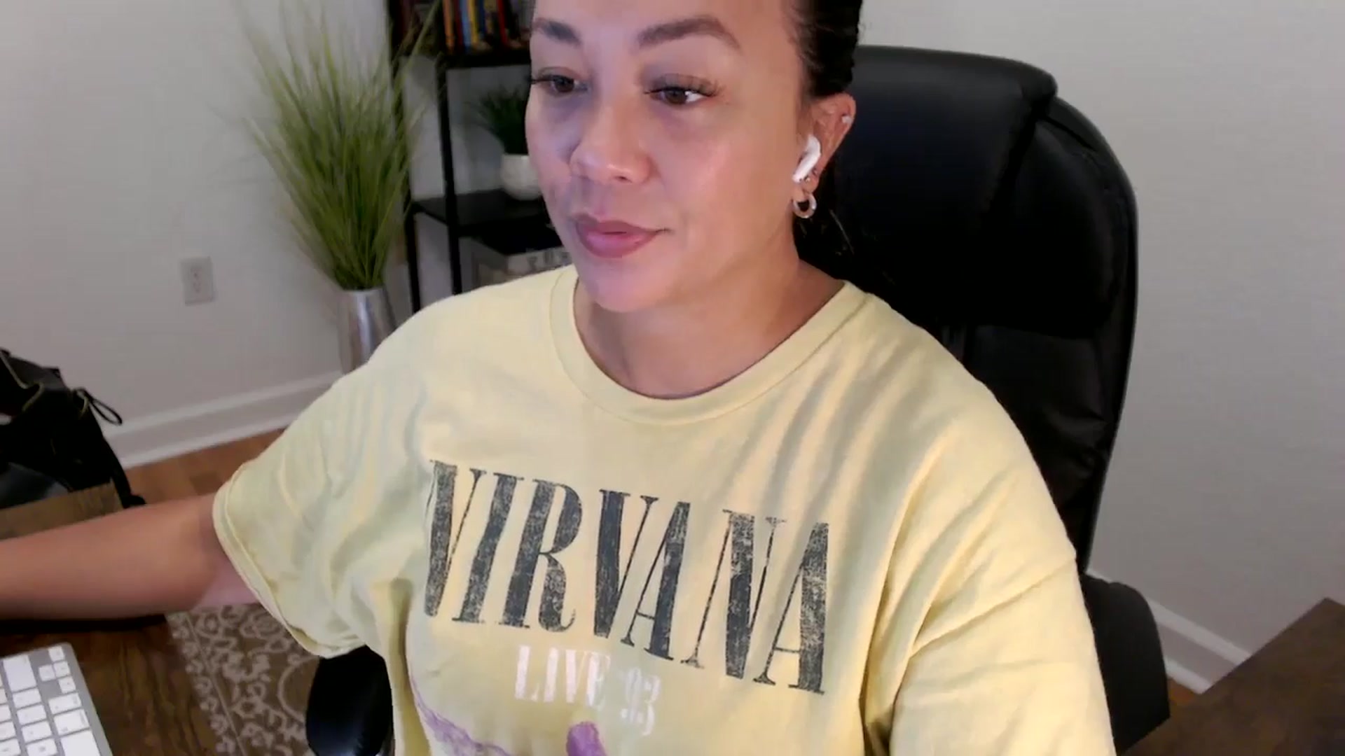 Gallery image thumbnail from MickaylaStar's myfreecams stream on, 06/04/2025, 15:30 image 9 of 20