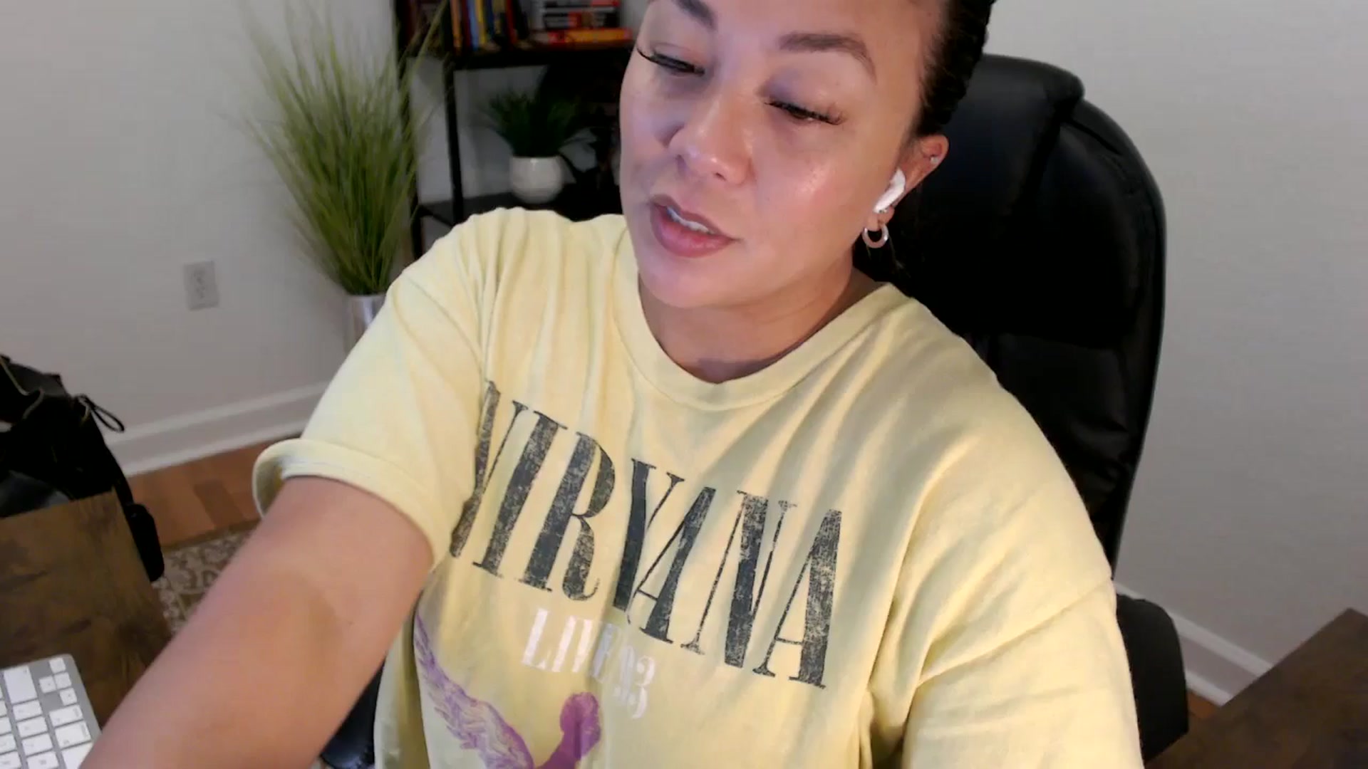 Gallery image thumbnail from MickaylaStar's myfreecams stream on, 06/04/2025, 15:30 image 1 of 20