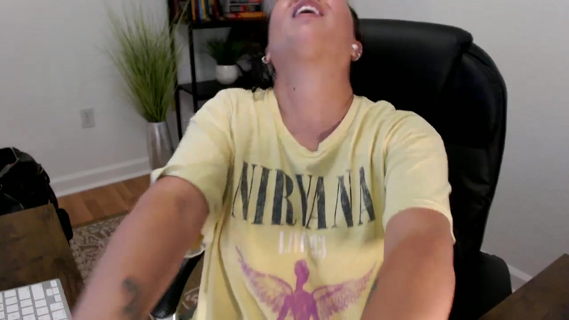 Gallery image thumbnail from MickaylaStar's myfreecams stream on, 06/04/2025, 18:03 image 12 of 20