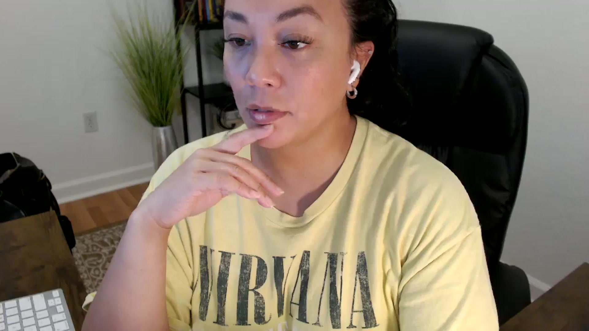 Gallery image thumbnail from MickaylaStar's myfreecams stream on, 06/04/2025, 18:03 image 13 of 20