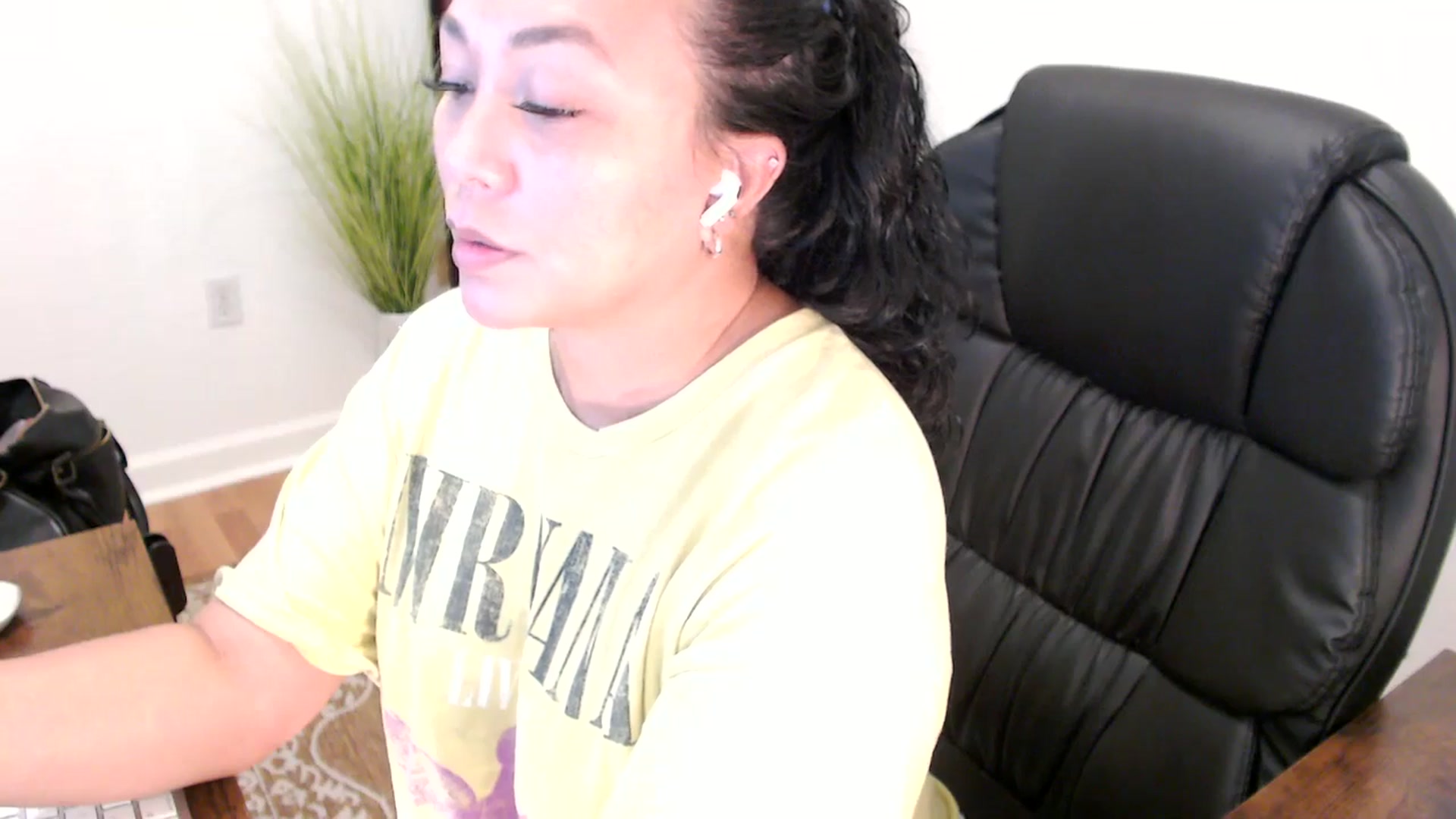 Gallery image thumbnail from MickaylaStar's myfreecams stream on, 06/04/2025, 18:03 image 3 of 20