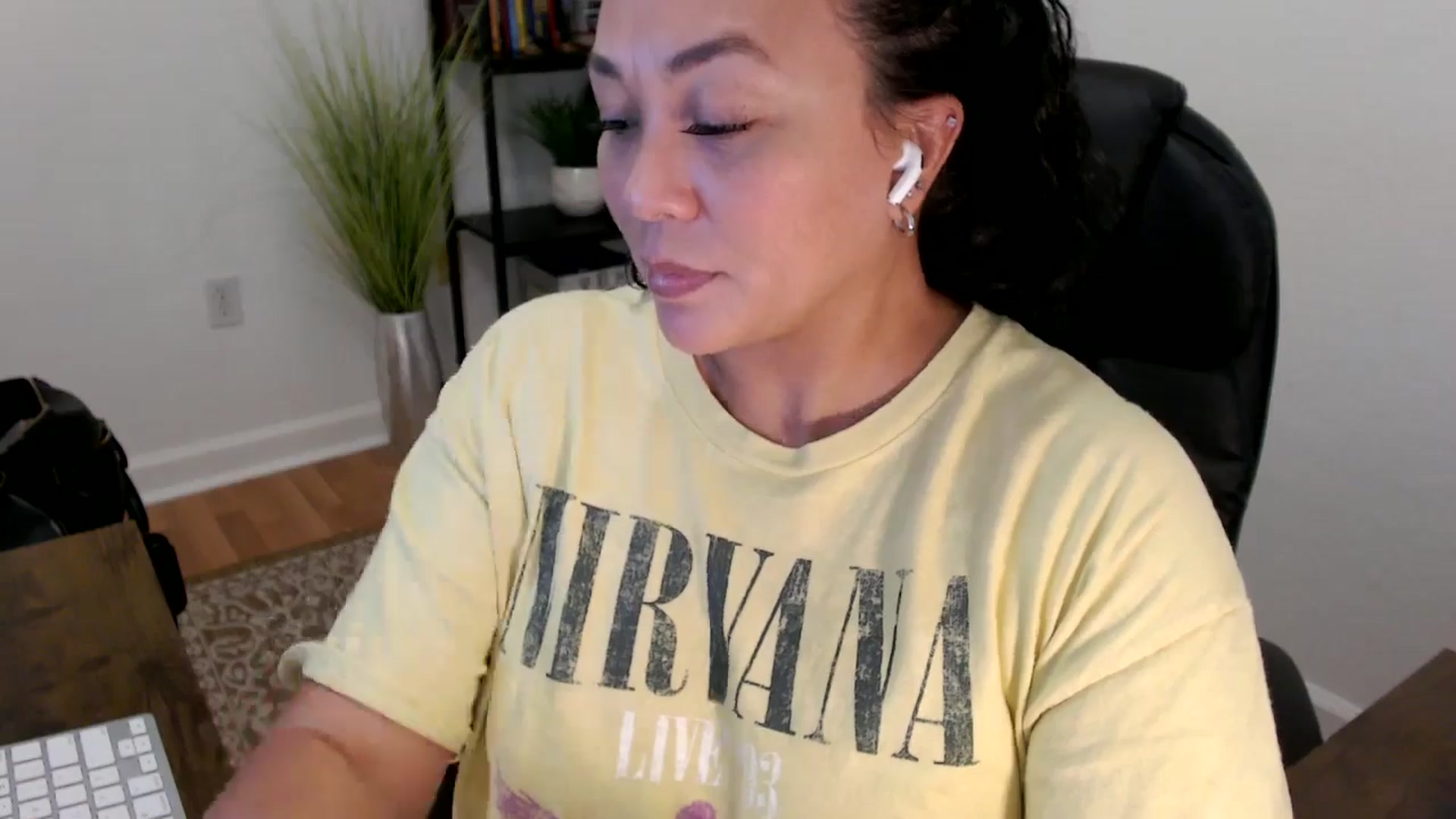Gallery image thumbnail from MickaylaStar's myfreecams stream on, 06/04/2025, 18:03 image 16 of 20