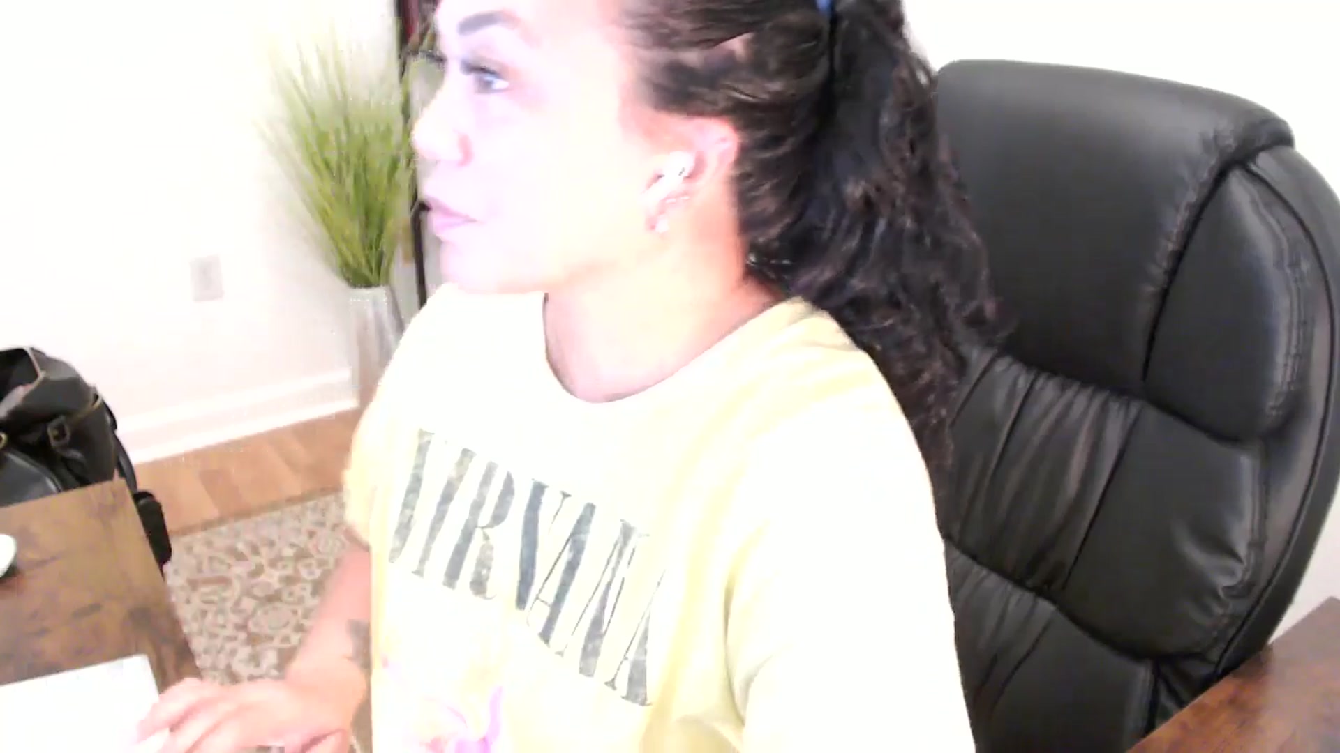 Gallery image thumbnail from MickaylaStar's myfreecams stream on, 06/04/2025, 18:03 image 5 of 20