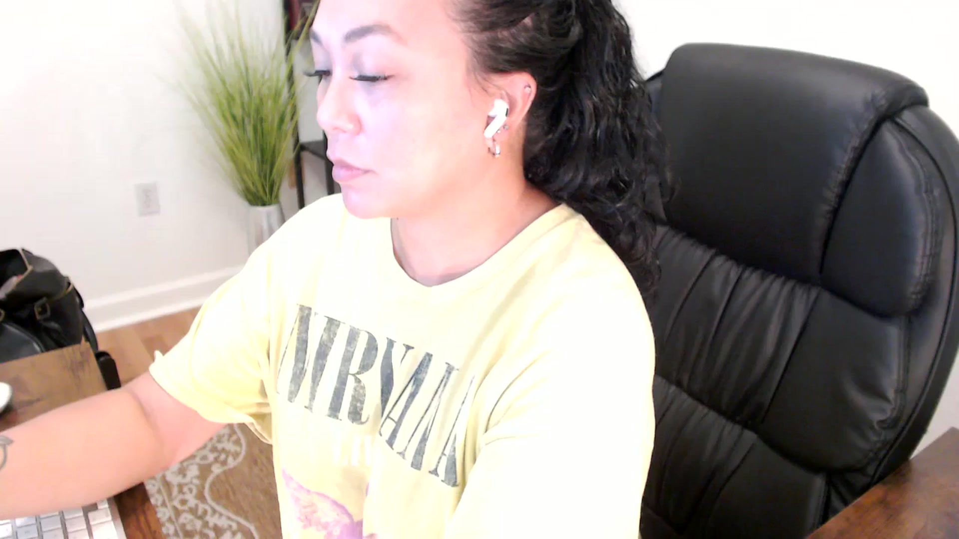 Gallery image thumbnail from MickaylaStar's myfreecams stream on, 06/04/2025, 18:03 image 4 of 20