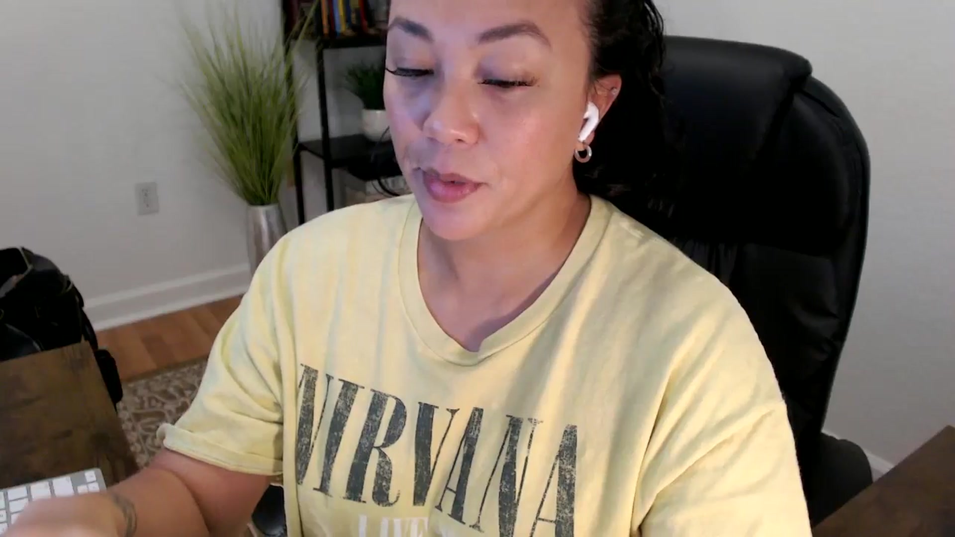Gallery image thumbnail from MickaylaStar's myfreecams stream on, 06/04/2025, 18:03 image 20 of 20
